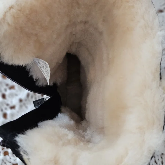 UGG Maddi II Black Shearling Lined Boots Size 4 - Picture 8 of 10